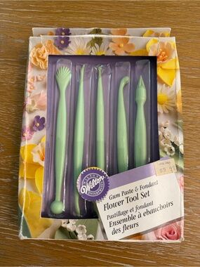 Wilton Gum Paste Fondant Flower Tool Set and Green Floral Wire Packs